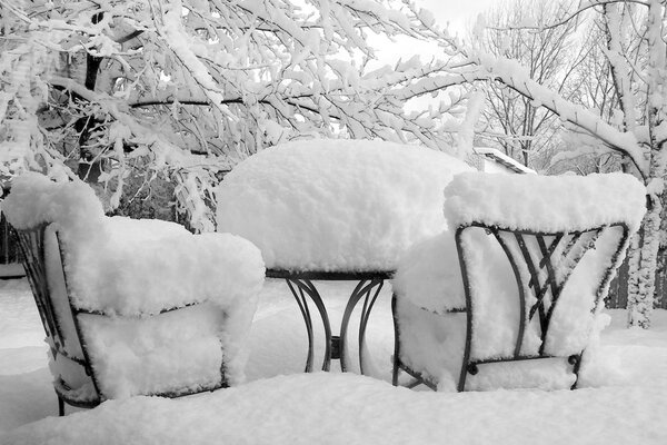снег стулья