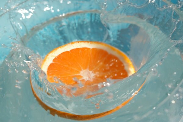 Свежевыжатый апельсиновый