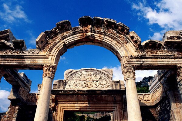 Храм Адриана в Турции