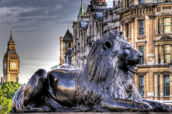 Англия, статуя льва в Лондоне