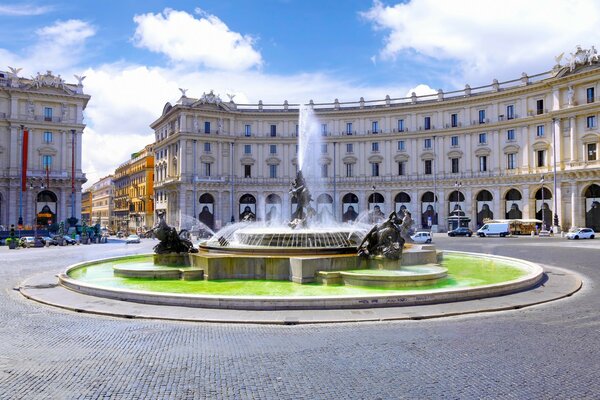 Итальянская архитектура, газон, фонтан