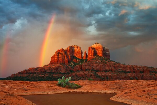 двойная радуга в каньоне