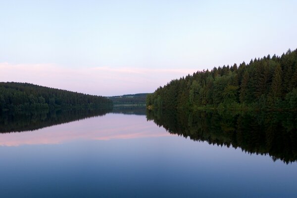 Леса и озера спокойная