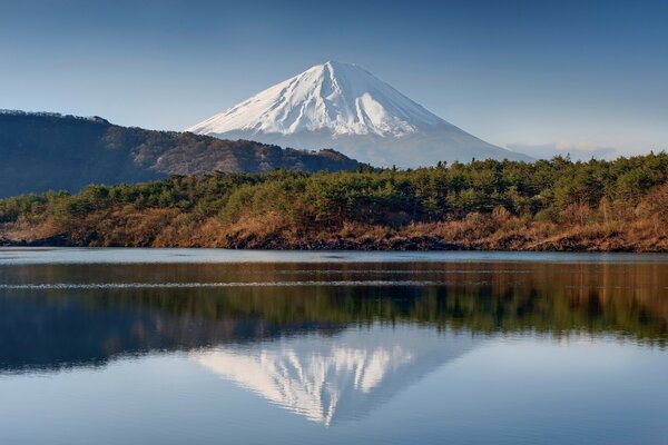Гора Фудзи отражение