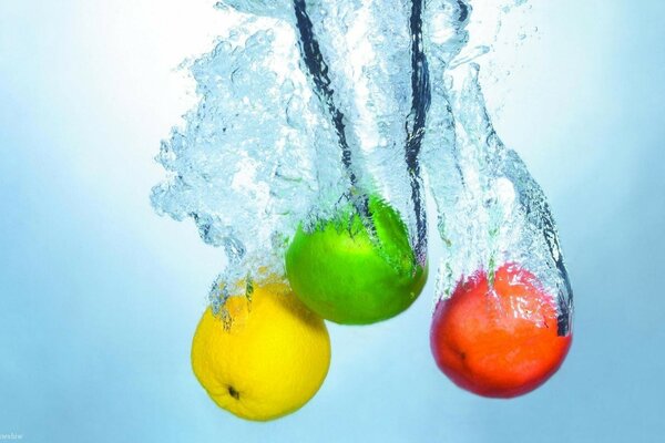фрукты вода падение эффект цвета яблоко лайм лимон