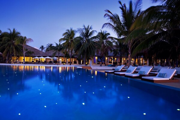 отель velassaru мальдивы maldives вечер