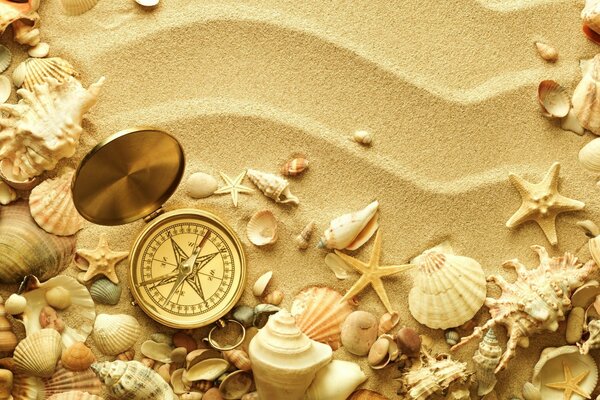 Песок,ракушки,компас