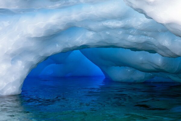 Ледяная пещера