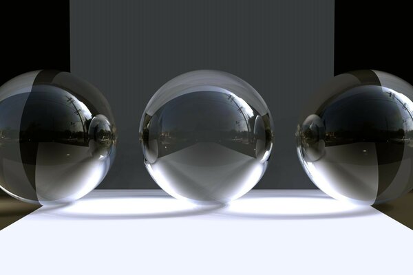 Три стеклянных шара