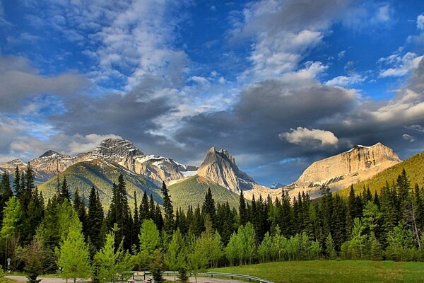гора лоуид ветер горы ветер башня альберта канада канадский скалистых гор канадские скалистые горы лес деревья