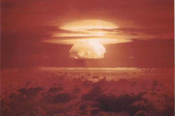 ядерный взрыв облака