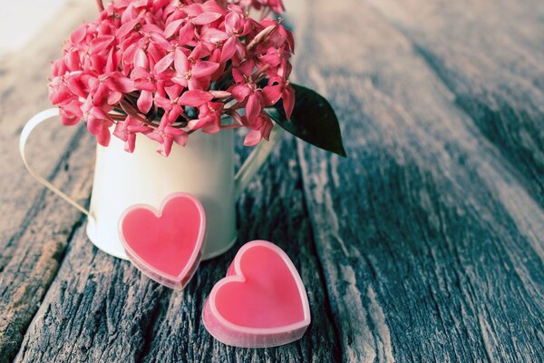 цветы розовые сердца сердечки стол