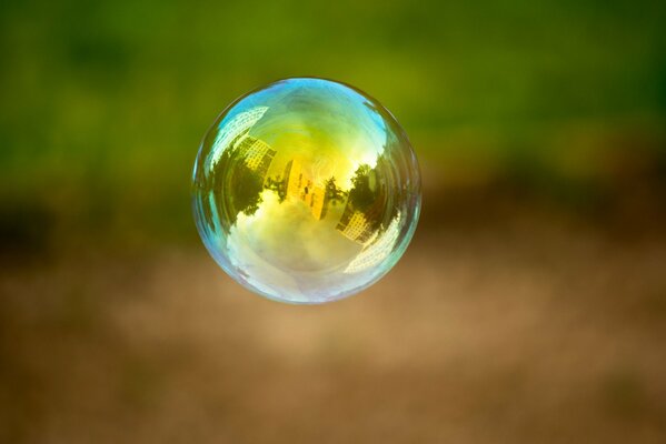 настроения мыльный пузырь пузыри отражение город размытие фон обои широкоформатные полноэкранные широкоэкранные широкоформатный