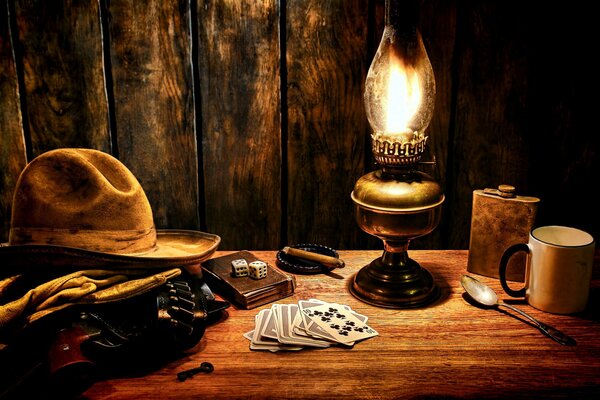 стол поверхность ковбойская шляпа перчатки револьвер кольт патронташ дикий запад лампа игральные карты кости кубики кружка фляжка ключ сигара стиль западное вестерн обои .