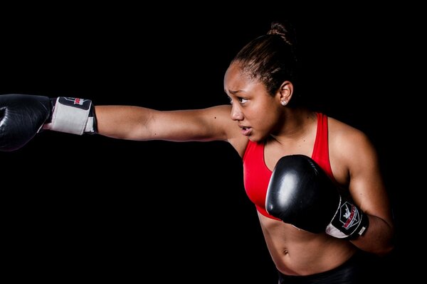 тайский бокс девушка тренировка