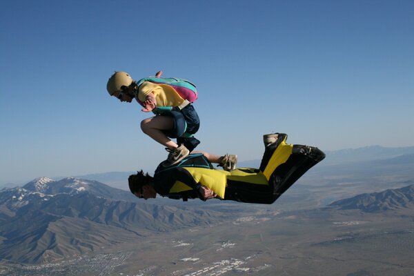 прыжки с парашютом вингсьют горизонт шлем горы nike