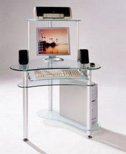 Компьютерный стол из стекла