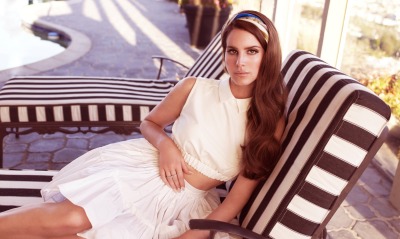 Lana Del Rey Певица Девушка на кресле