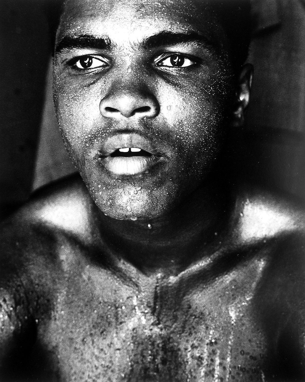 6 Али после тренировка в Майами в 1966 году. 