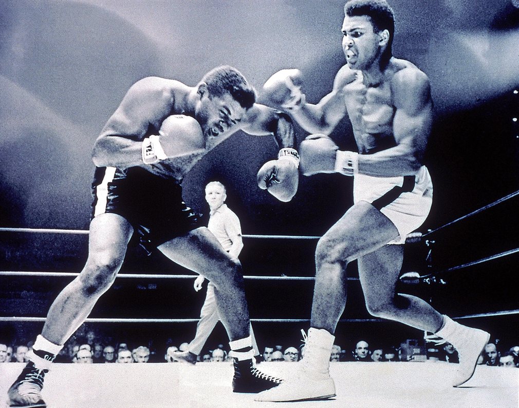 9. Али был достаточно высок для боксеров того времени (191 см) и очень быстр для тяжеловеса, чем он с успехом пользовался.