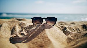 Превью обои солнцезащитные очки, очки, песок, море