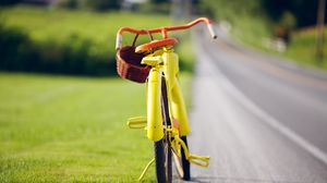 Превью обои велосипед, лето, трава, свет, дорога