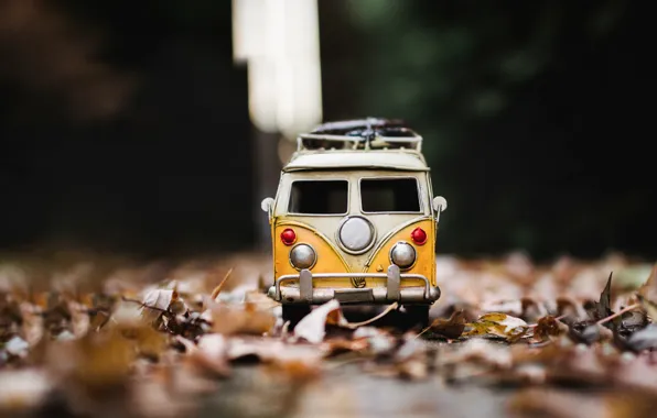 Обои машинка, игрушка, Mini van, autumn, моделька, микроавтобус, road, модель