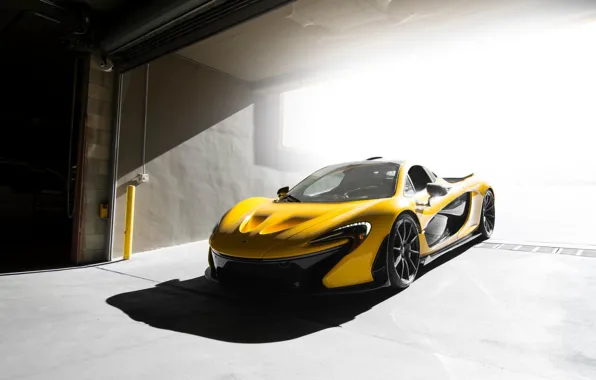 Обои McLaren, Figth, Supercar, Front, Yellow, Ligth