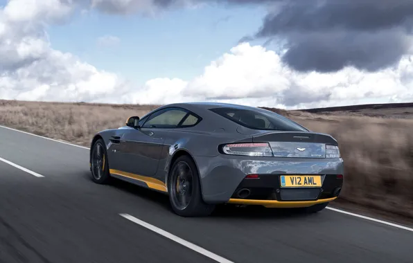 Обои Sport-Plus Pack, скорость, Aston Martin, вид сзади, supercar, дорога, суперкар, speed. road, V12, машина, Vantage ...