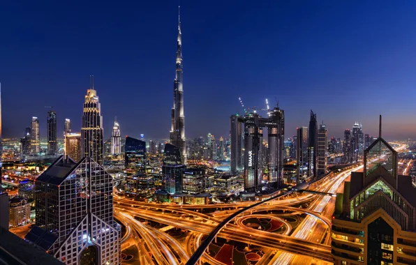 Обои дороги, ОАЭ, ночь, огни, Дубай, город, небоскрёбы, дома, вид сверху