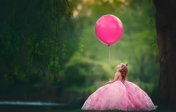 Обои маленькая принцесса, платье, шарик, корона, воздушный шар, настроение, девочка