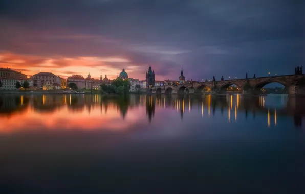 Обои река, Чехия, Прага, вечер, огни, город, мост, гладь, утро