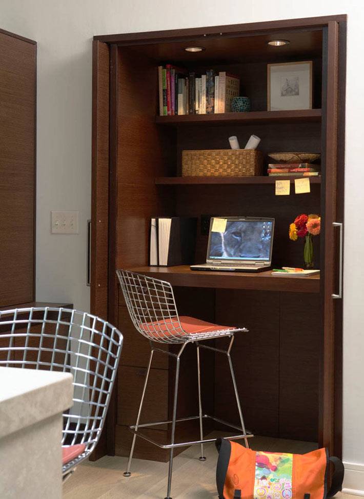 деревянный шкаф с рабочим домашним офисом