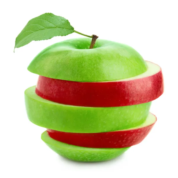 Красный и зеленый нарезанные яблоко — стоковое фото