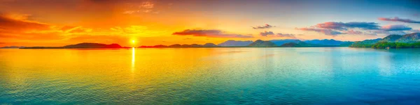 Панорама Яркий закат — стоковое фото