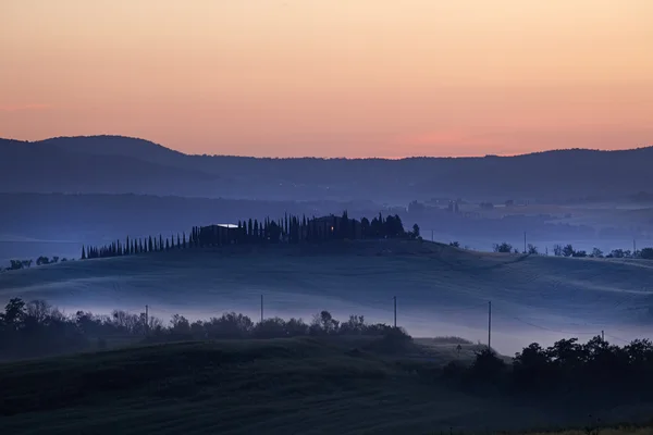 Tuscan fog. Landscape in Italy — стоковое фото