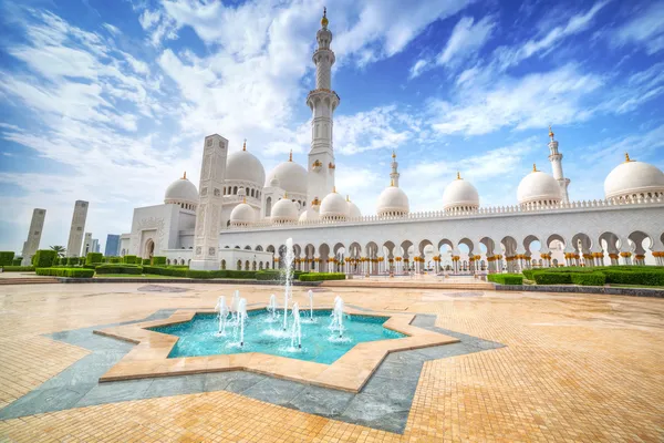 Великая мечеть шейха Заида в Абу-Даби — стоковое фото
