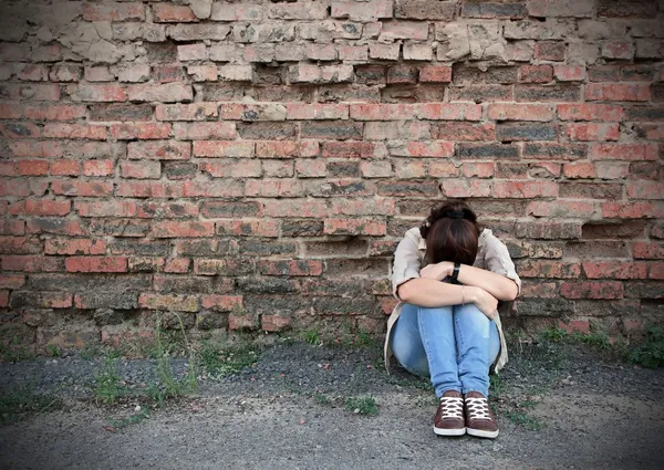 Young woman in despair — стоковое фото