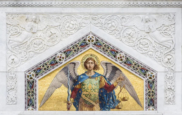 Святого Михаила от церкви Святого Спиридона в Триесте, Италия — стоковое фото