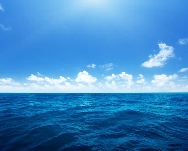 Прекрасное небо и вода Индийского океана — стоковое фото