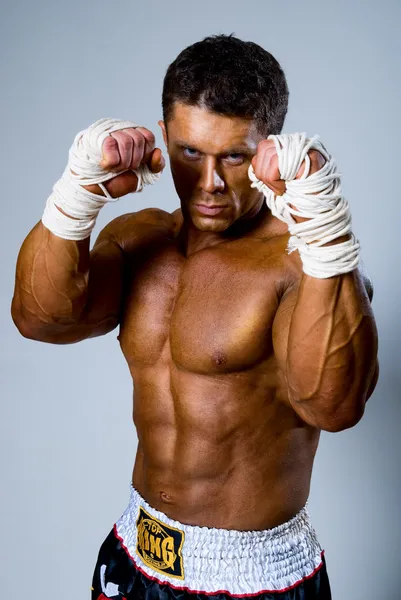 Кик боксер в борьбе с позиции — стоковое фото