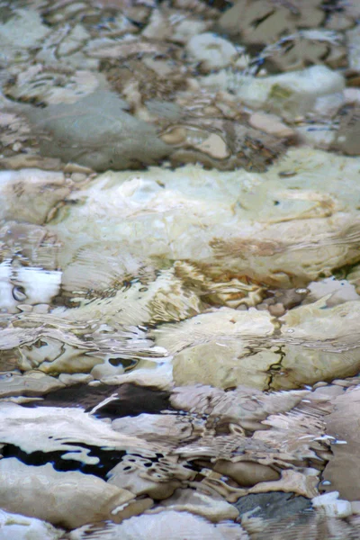 Водные скалы — стоковое фото