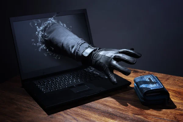 Интернет-преступность и безопасность электронных банковских — стоковое фото