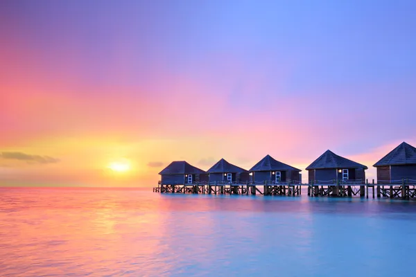 Закат на острове Мальдивы — стоковое фото