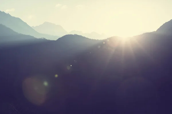 Красивые горы силуэты — стоковое фото