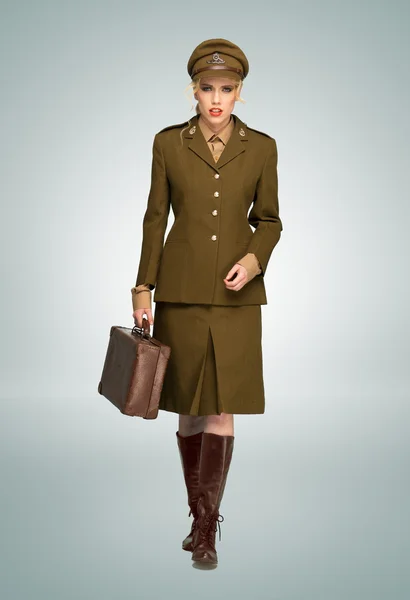 Гламурная женщина в военной форме Лицензионные Стоковые Фото