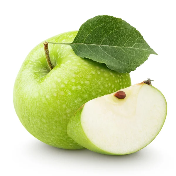 Зеленое яблоко с листьев и нарезать, изолированные на белом — стоковое фото