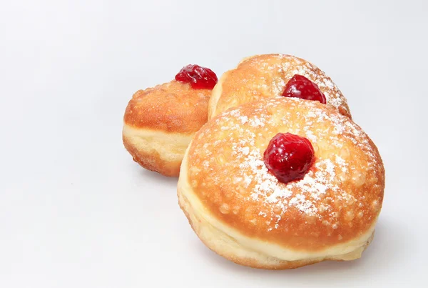 Пончик хануки - традиционная еда еврейского праздника — стоковое фото