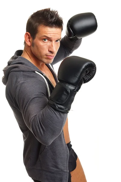 Мускулистый мужчина с боксер перчатки — стоковое фото