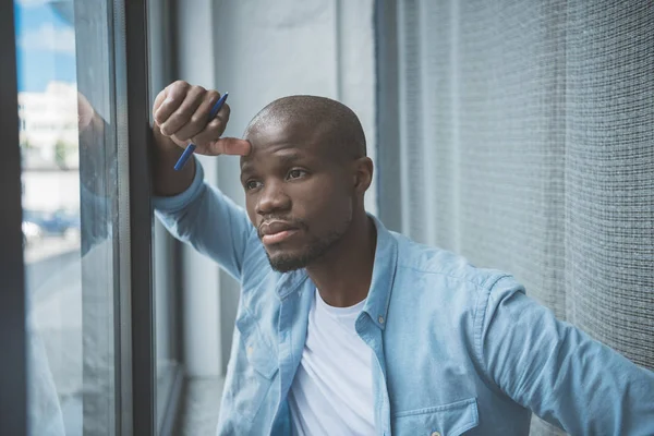 African american man looking at window — стоковое фото